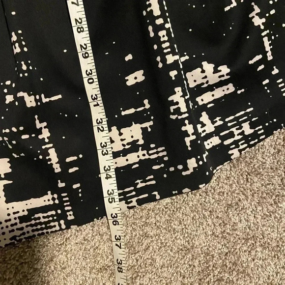 Elie Tahari Dress City Scape Buildings New York Black White Size 4 Fit & Flare - Picture 11 of 11